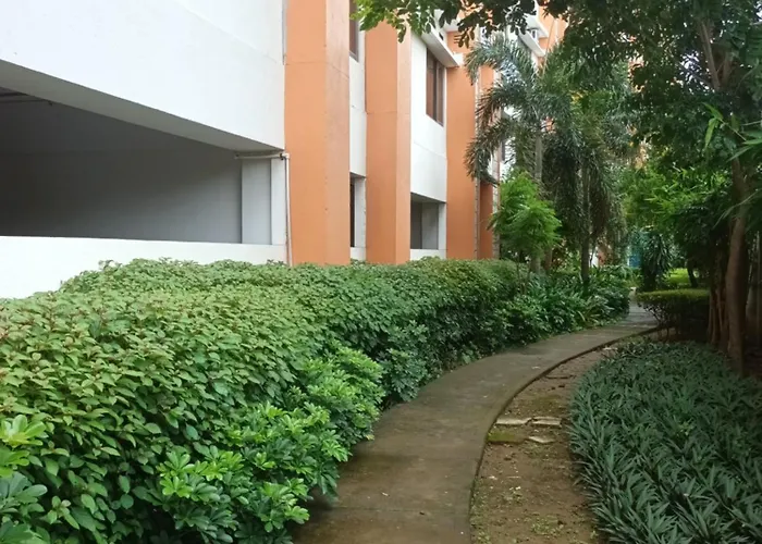 Nature Paseo At Calle Real 아파트호텔